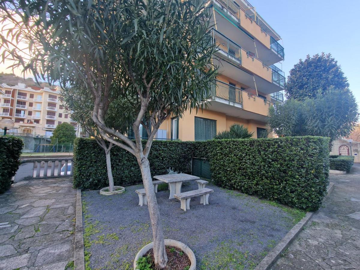650 Metri Dal Mare - Wifi - Terrazzo - Piscina - A/C Apartamento Pietra Ligure Exterior foto